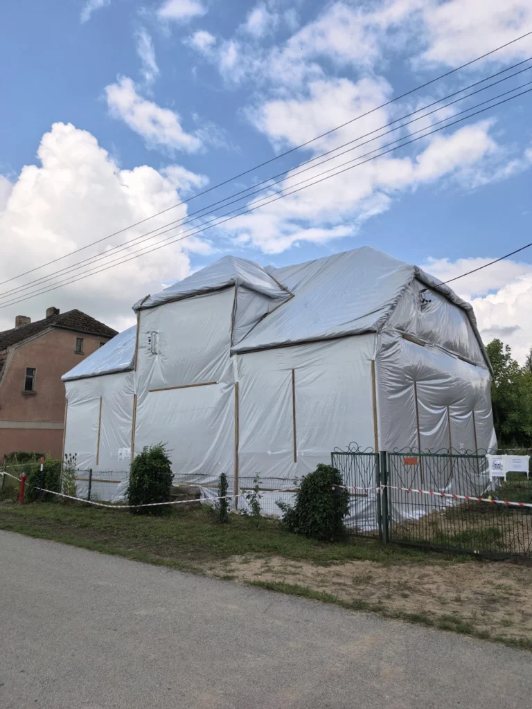 folia na obiekcie podczas fumigacji