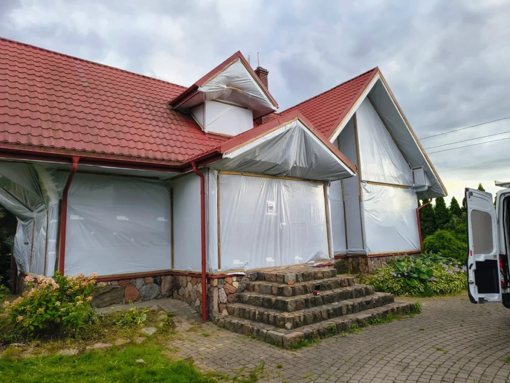 folia podczas fumigacji domu