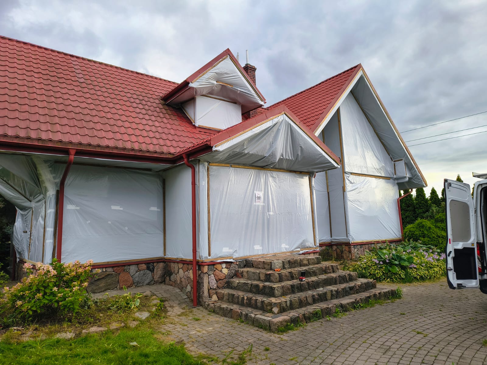 Dlaczego dom podczas fumigacji zabezpiecza się folią?