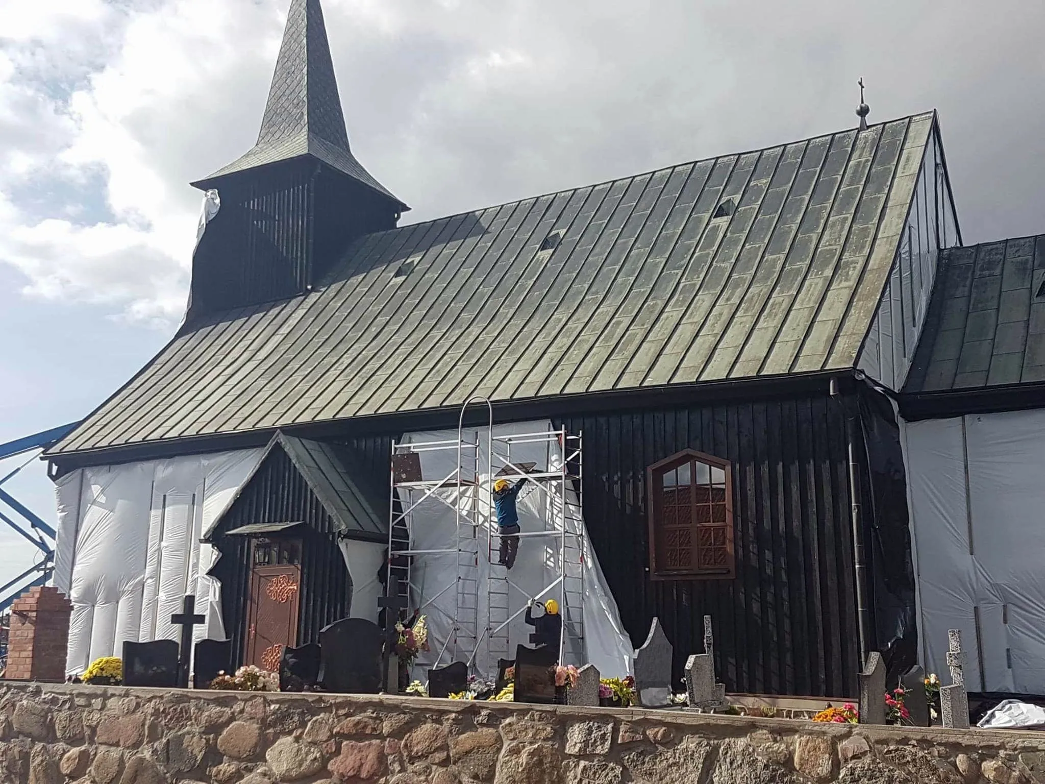 przygotowanie do zwalczenia szkodników w kosciele