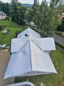 dach przykryty folia fumigacja