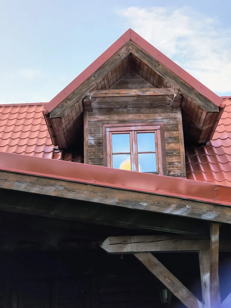 drewniany dom w Siedlcach po impregnacji Xilix Gel – widok podcienia i szczytów