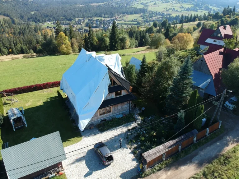 przykrywanie domu folią zakopane